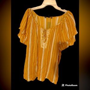 Beautiful summer blouse great for wearing on Vacation 🌞
